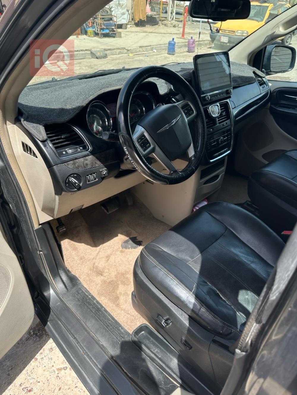 Chrysler Town and Country